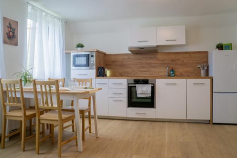Kitchen or kitchenette, Dining area, dishwasher, oven, stove