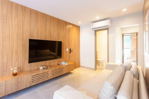 Toilet, TV and multimedia, Living room, Bedroom
