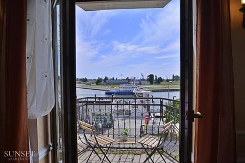 Day, Natural landscape, View (from property/room), Balcony/Terrace, River view