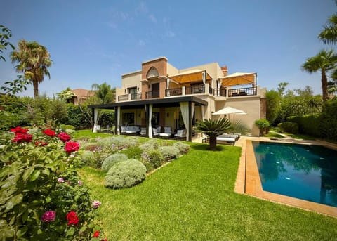 Property building, Day, Garden, Garden view, Pool view, Swimming pool, sunbed