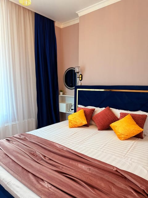 Bed, Photo of the whole room, Bedroom, air conditioner