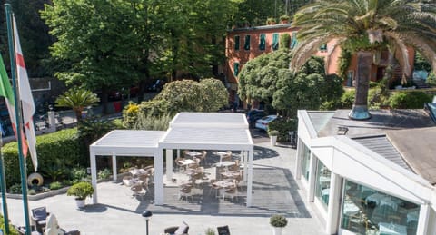 Property building, Restaurant/places to eat, Garden