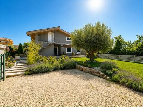 Property building, Garden, Garden, Parking