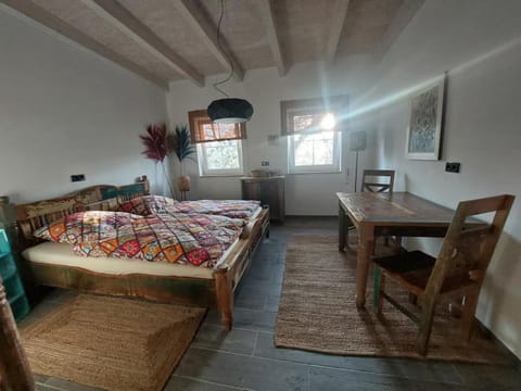 Bed, Photo of the whole room, Seating area, Bedroom