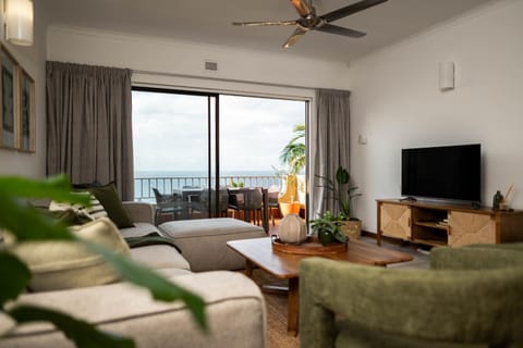 TV and multimedia, Living room, Seating area, Sea view