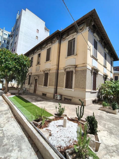 Property building, Garden