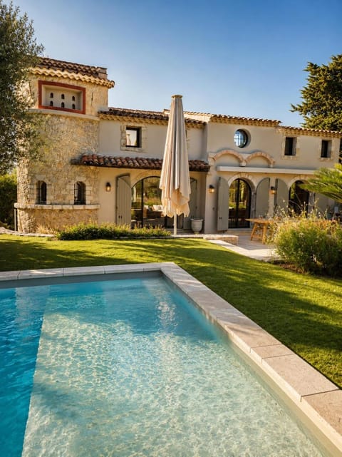 Property building, Garden, Pool view, Swimming pool, sunbed