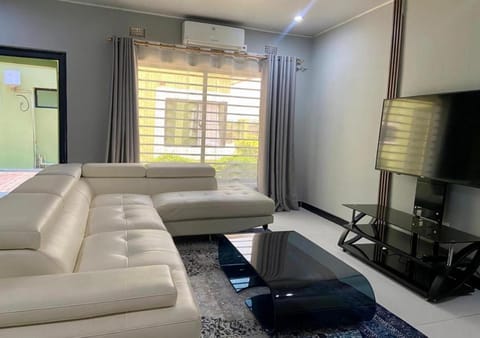 TV and multimedia, Living room, Seating area, Evening entertainment