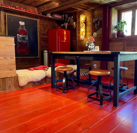 Seating area, Dining area