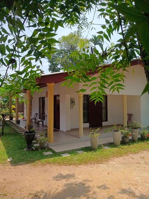 Property building, Day, Garden, Garden view