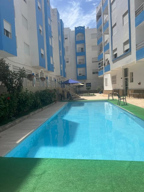 Property building, Day, Garden, Pool view, Swimming pool