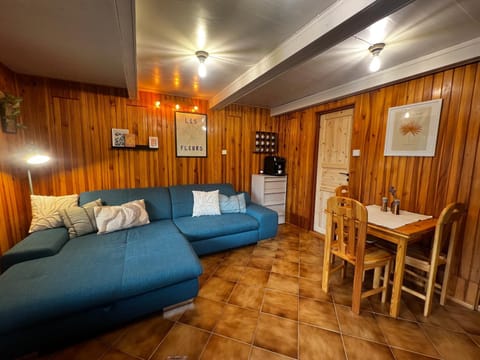 Living room, Seating area, Dining area, minibar