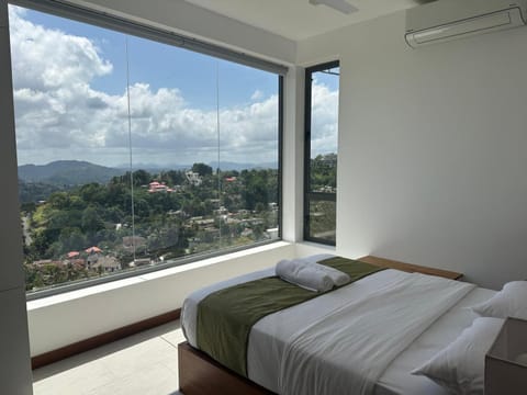 Bedroom, Mountain view