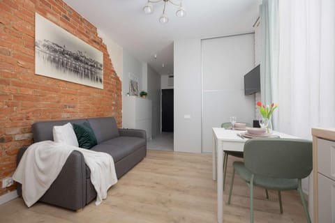 Bed, TV and multimedia, Living room, Photo of the whole room, Seating area