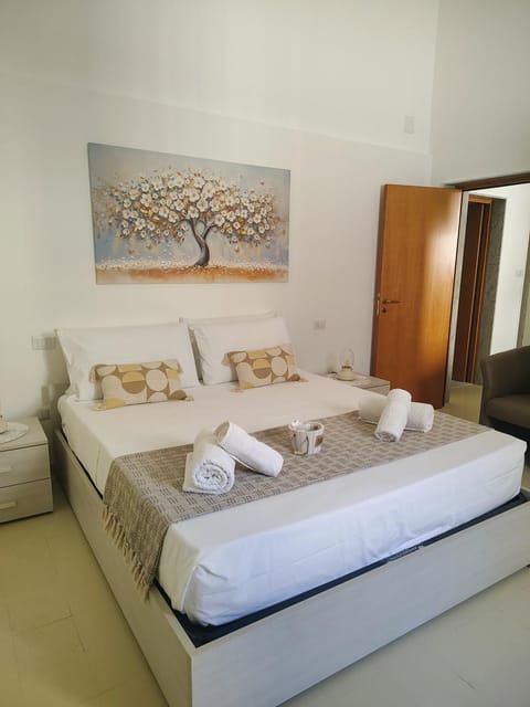 Bed, Photo of the whole room, Bedroom, towels, wardrobe