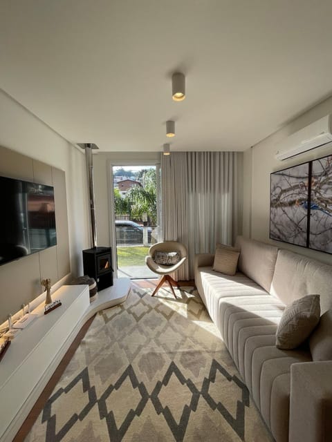 Communal lounge/ TV room, TV and multimedia, Living room
