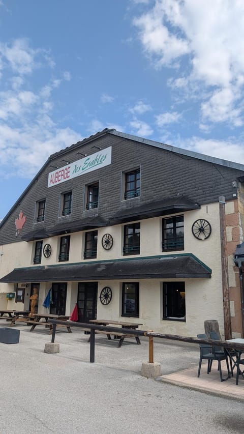 Property building, Restaurant/places to eat