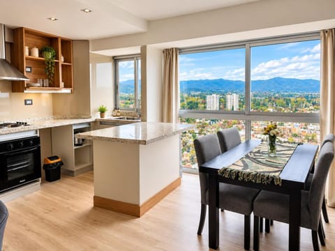 Dining area, City view, Mountain view