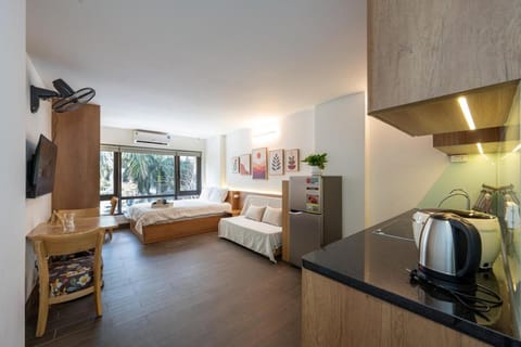 Bed, TV and multimedia, Kitchen or kitchenette, Living room, Photo of the whole room, Seating area, Bedroom