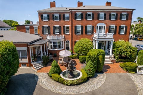 Property building, Patio, Facade/entrance, Garden, Seating area, Inner courtyard view