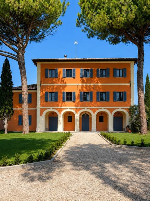 Property building, Facade/entrance, Garden, Garden view
