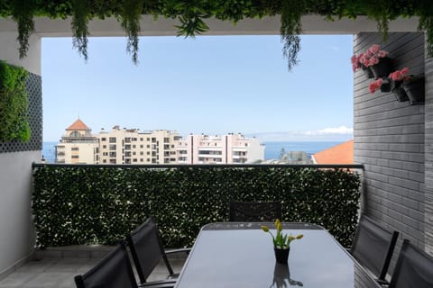 Day, View (from property/room), Balcony/Terrace, Seating area, Sea view