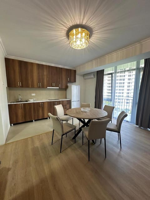 Kitchen or kitchenette, Living room, Seating area, Dining area, stove