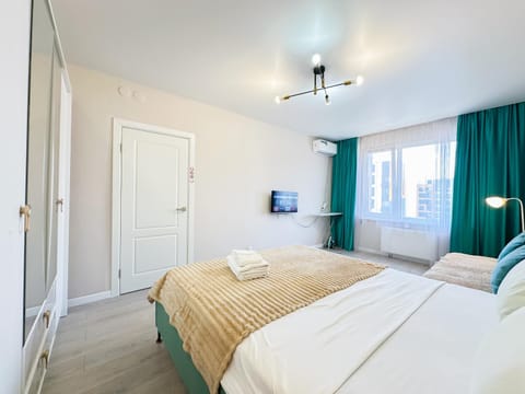 Bed, TV and multimedia, Photo of the whole room, Bedroom, wardrobe