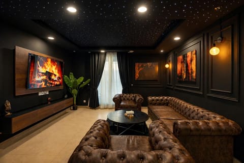 Communal lounge/ TV room, TV and multimedia, Living room, Seating area, Evening entertainment