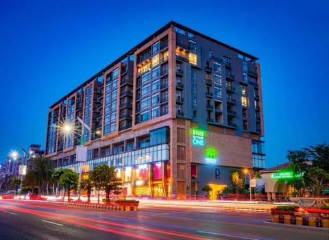 Property building, Night, Neighbourhood, City view, Street view, Location, Parking