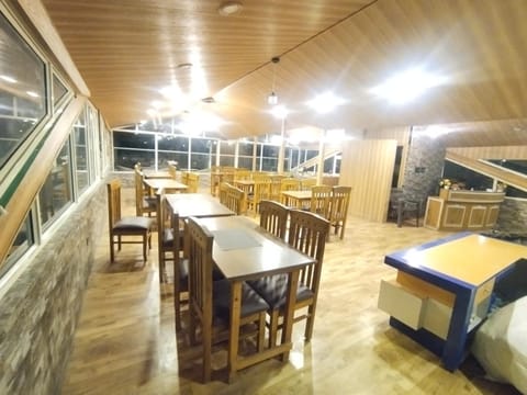 Restaurant/places to eat, Banquet/Function facilities