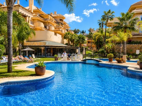 Property building, Restaurant/places to eat, Swimming pool, Breakfast