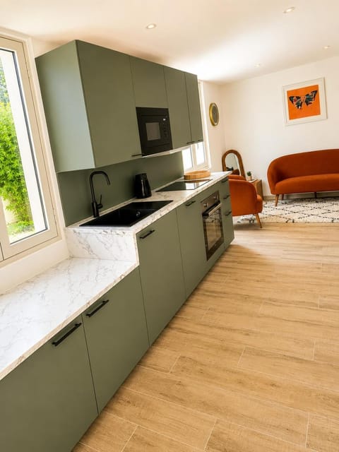 Kitchen or kitchenette, Living room
