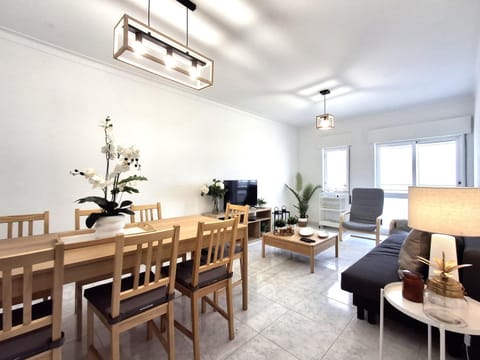 TV and multimedia, Living room, Dining area