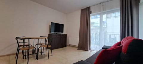 Communal lounge/ TV room, TV and multimedia, Living room, Seating area, Dining area