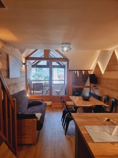 TV and multimedia, Living room, Dining area