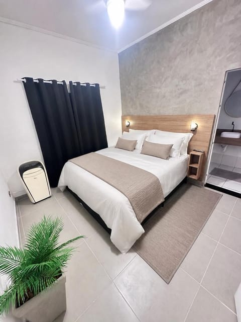Bed, Photo of the whole room, Bedroom, air conditioner