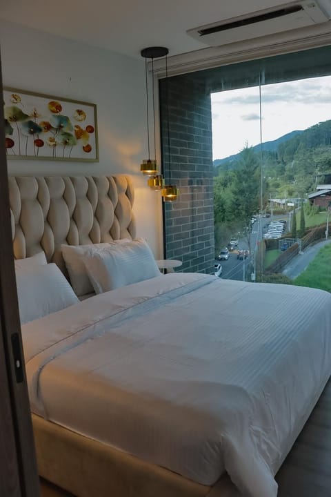 Natural landscape, Bedroom, Mountain view