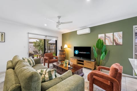 TV and multimedia, Living room, Seating area