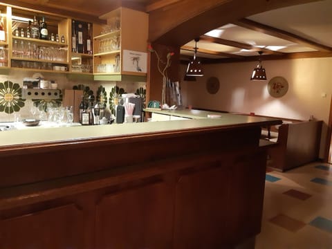 Lounge or bar, Drinks