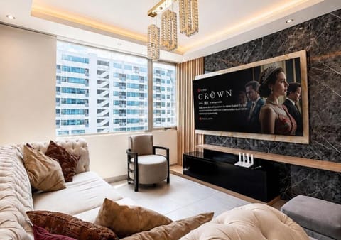 Communal lounge/ TV room, TV and multimedia, Living room, Seating area, Evening entertainment
