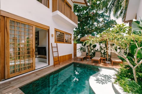 Patio, Garden, Swimming pool, sunbed