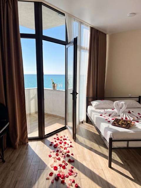 View (from property/room), Balcony/Terrace, Bedroom, Sea view