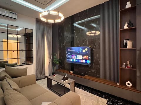 Communal lounge/ TV room, TV and multimedia, Living room, Seating area, Evening entertainment