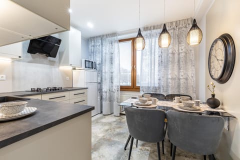 Dining area, dishwasher, minibar, stove, kitchen