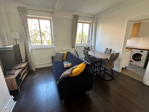 Kitchen or kitchenette, Living room, Seating area, Dining area, oven, washing machine, dryer
