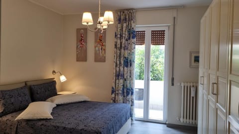Bed, Photo of the whole room, wardrobe