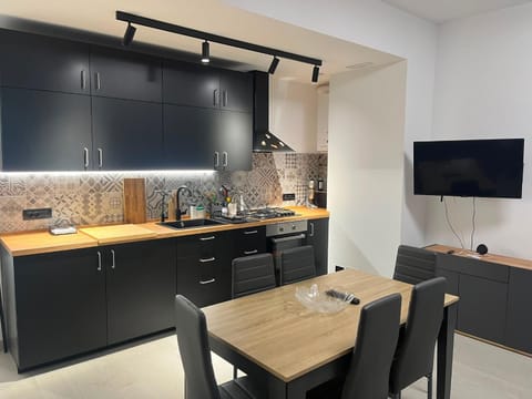Seating area, Dining area, oven, stove