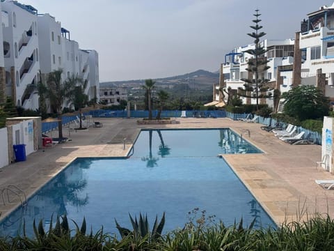 Property building, Day, Natural landscape, Mountain view, Pool view, Swimming pool, sunbed