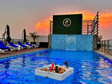 Communal lounge/ TV room, Day, Natural landscape, Evening entertainment, Pool view, Swimming pool, Sunrise, Sunset, sunbed